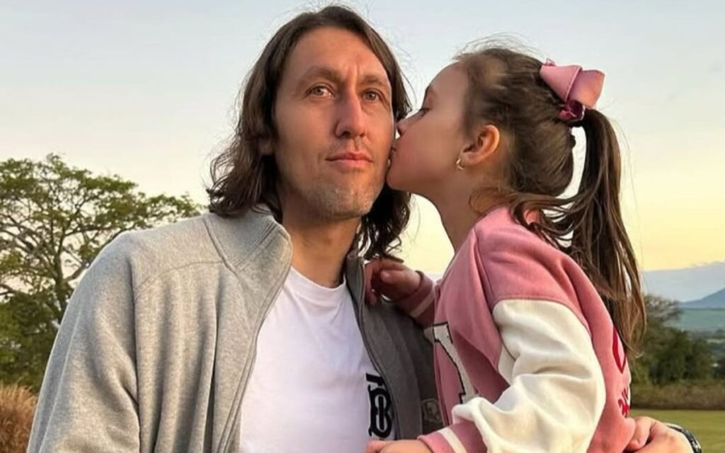 Aluno autista consegue vaga no Canadá; filha do goleiro Cássio não é aceita em escolas