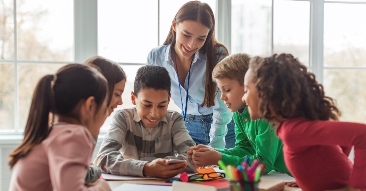 Ciência da aceleração humana maximiza o desempenho intelectual pelo cuidado emocional 