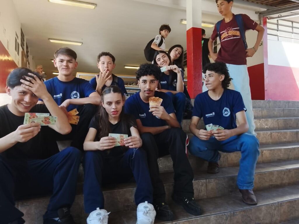 Projeto de “moeda escolar” aumenta frequência e ensina educação financeira no Paraná