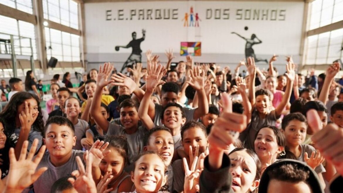 Escola de Cubatão, na Baixada Santista, é eleita a melhor do mundo