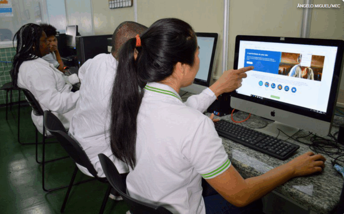 MEC abre consulta pública sobre Inteligência Artificial na educação