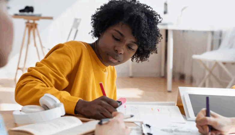 No Enem 2025, a Matemática deve reforçar problemas práticos, funções e análise de gráficos