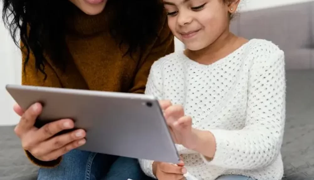 Educação digital: ensinar respeito, limites e empatia também no mundo online