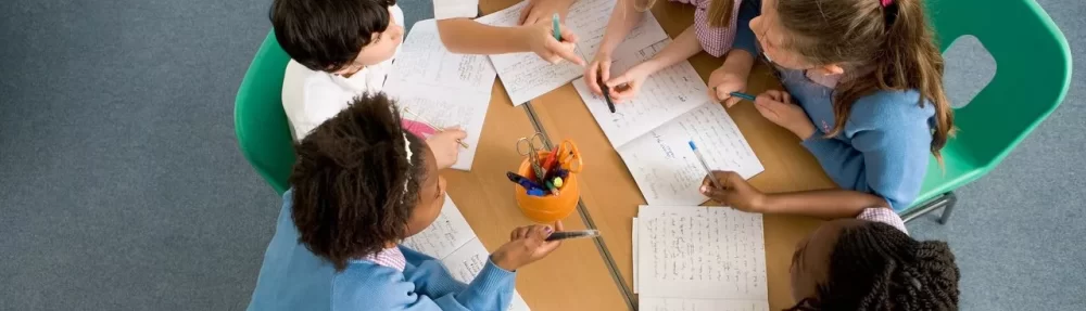 4 práticas pedagógicas que auxiliam alunos a se preparem para novos desafios escolares