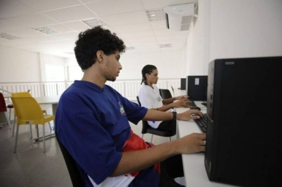 Educação na Bahia recebe diretrizes para uso da inteligência artificial nas salas de aula