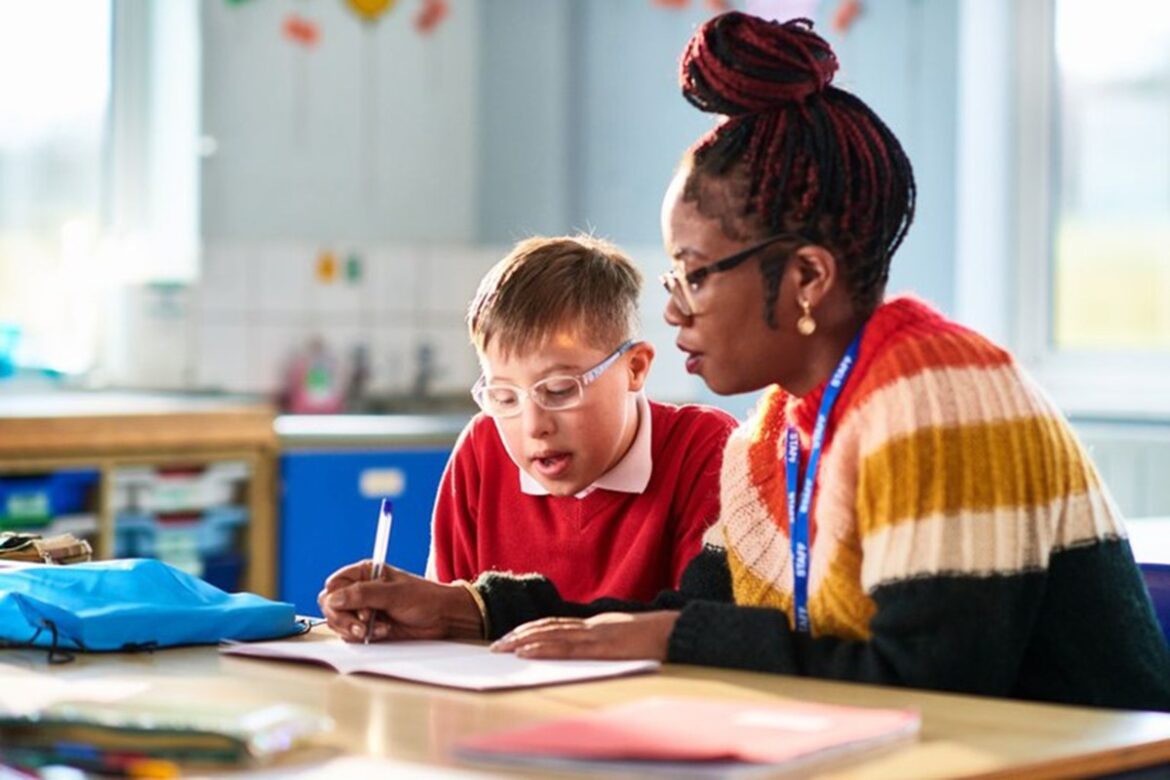Formação de diretores escolares em Educação Especial dá salto de 94,8%