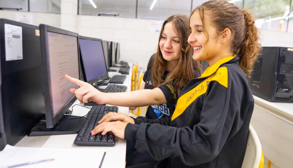 IA transforma práticas pedagógicas e já integra o cotidiano das escolas