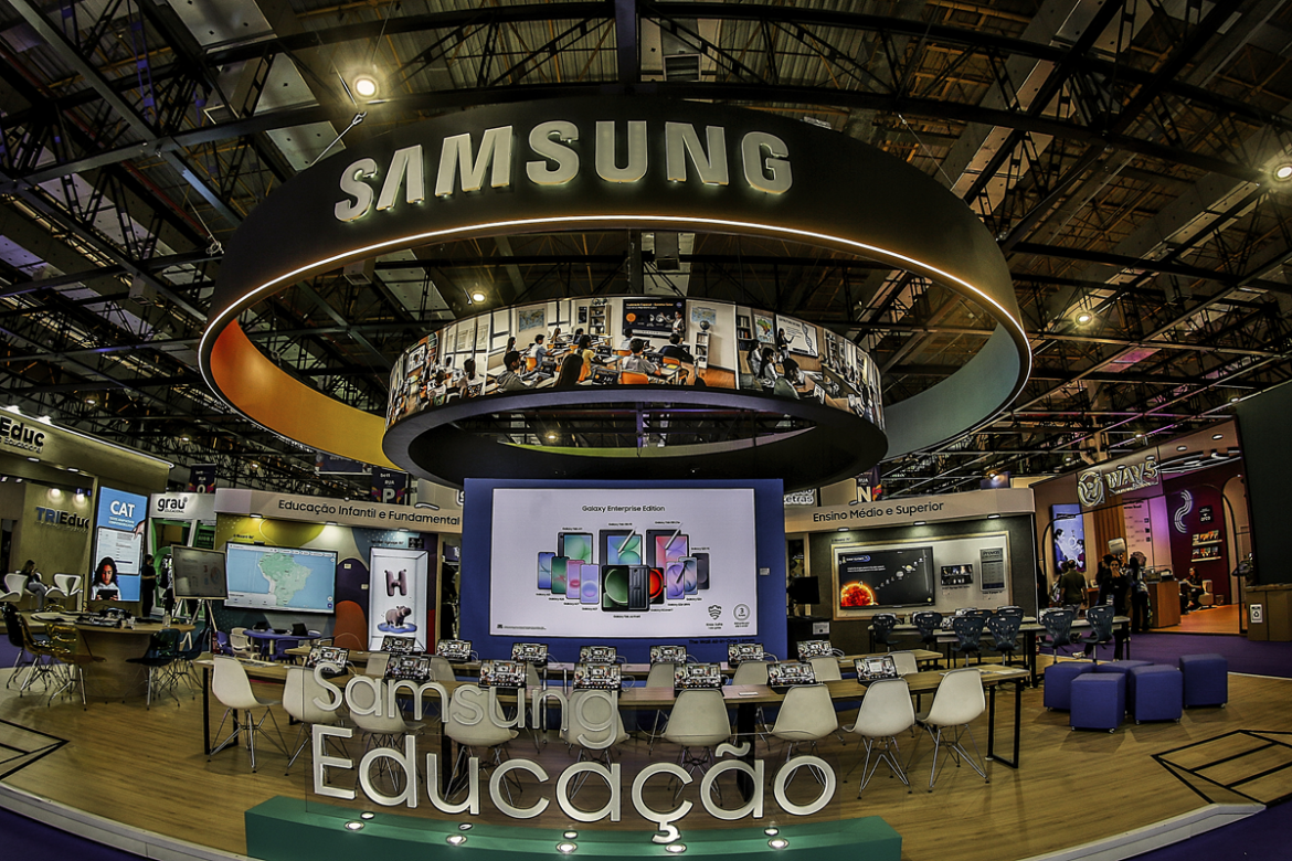 Samsung aposta em tecnologia aplicada à realidade escolar na Bett Brasil 2026