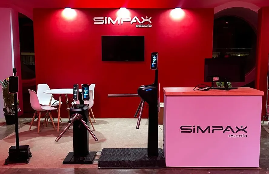 Simpax lança novas tecnologias de prevenção e segurança escolar durante a Bett Brasil 2026