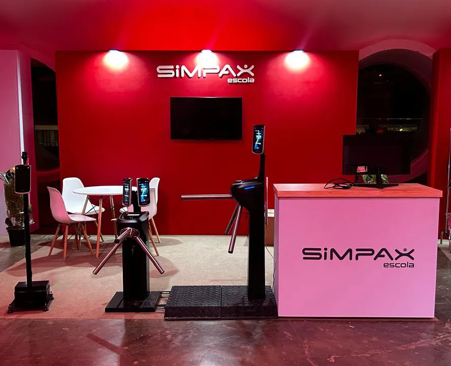 Simpax lança novas tecnologias de prevenção e segurança escolar durante a Bett Brasil 2026