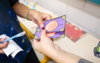 Educação financeira prepara alunos para lidar com o dinheiro e tomar decisões conscientes desde cedo