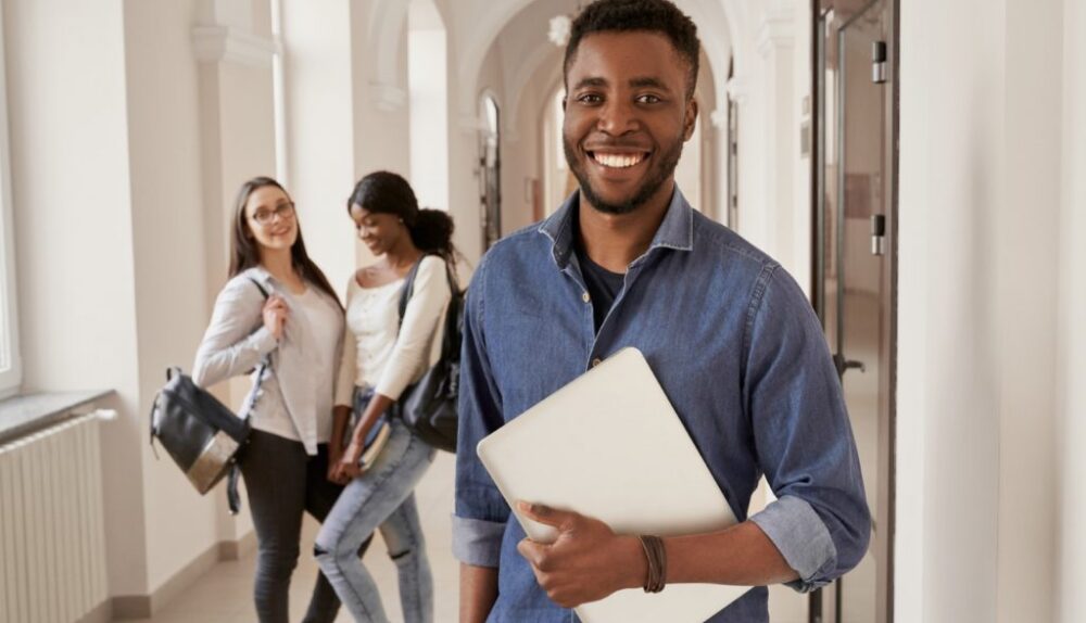 Comissão de Educação aprova prorrogação de bolsas de pesquisa para pais estudantes