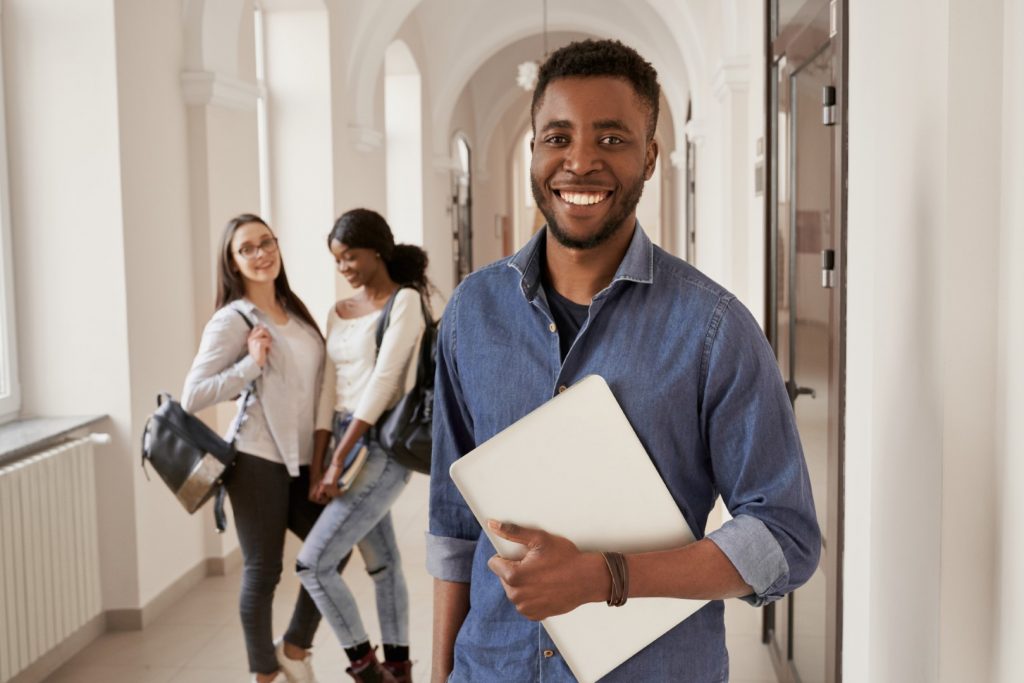 Comissão de Educação aprova prorrogação de bolsas de pesquisa para pais estudantes