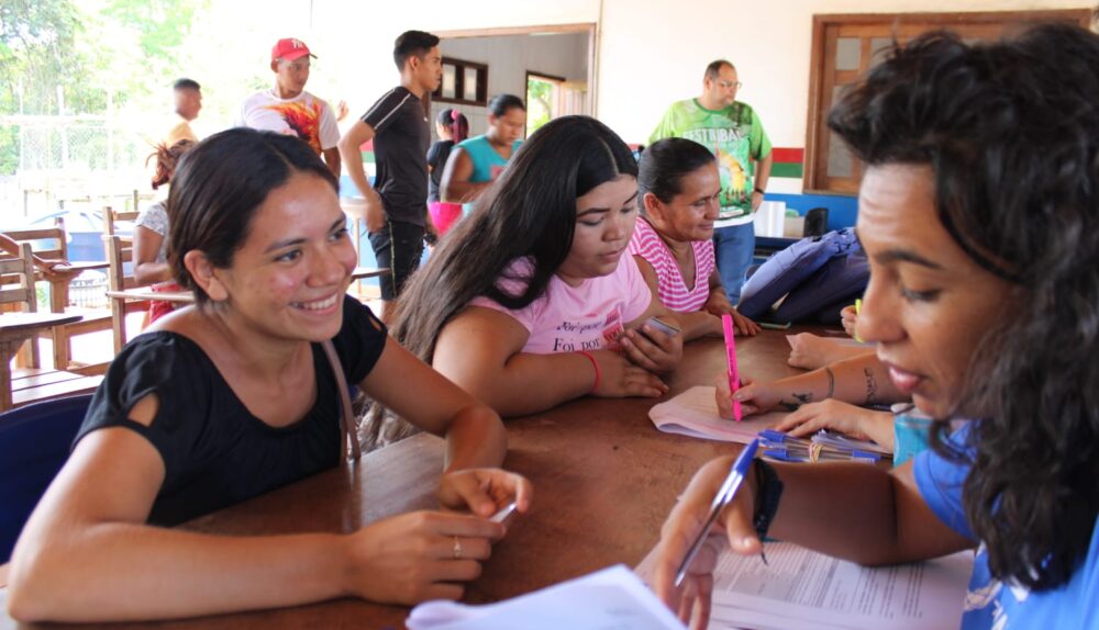 Em comunidades rurais da Amazônia, inclusão digital vira caminho para concurso público e universidade