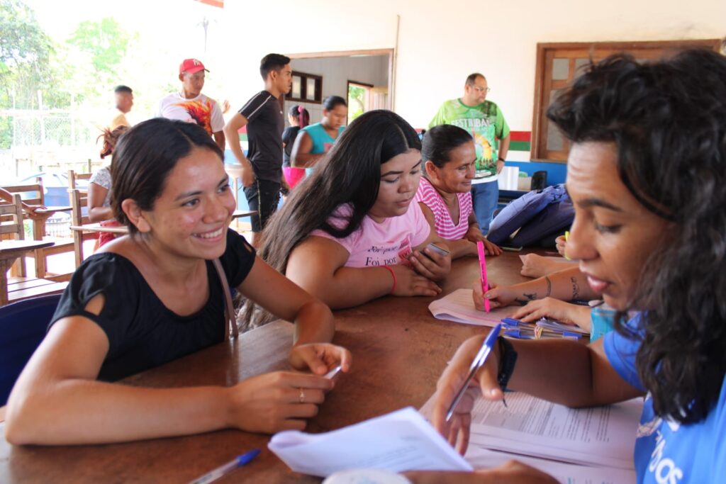 Em comunidades rurais da Amazônia, inclusão digital vira caminho para concurso público e universidade