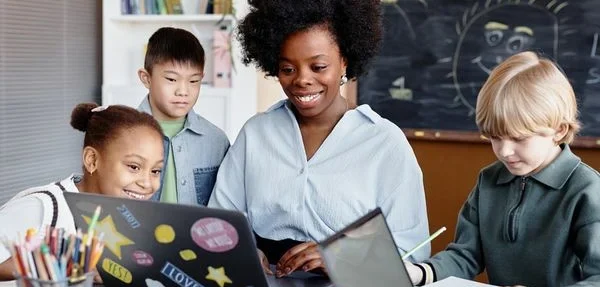 Por que a Educação Midiática é urgente nas escolas