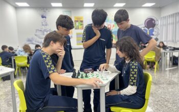 Antídoto contra as telas por que o xadrez virou febre nas salas de aula brasileiras