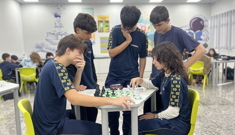 Antídoto contra as telas por que o xadrez virou febre nas salas de aula brasileiras