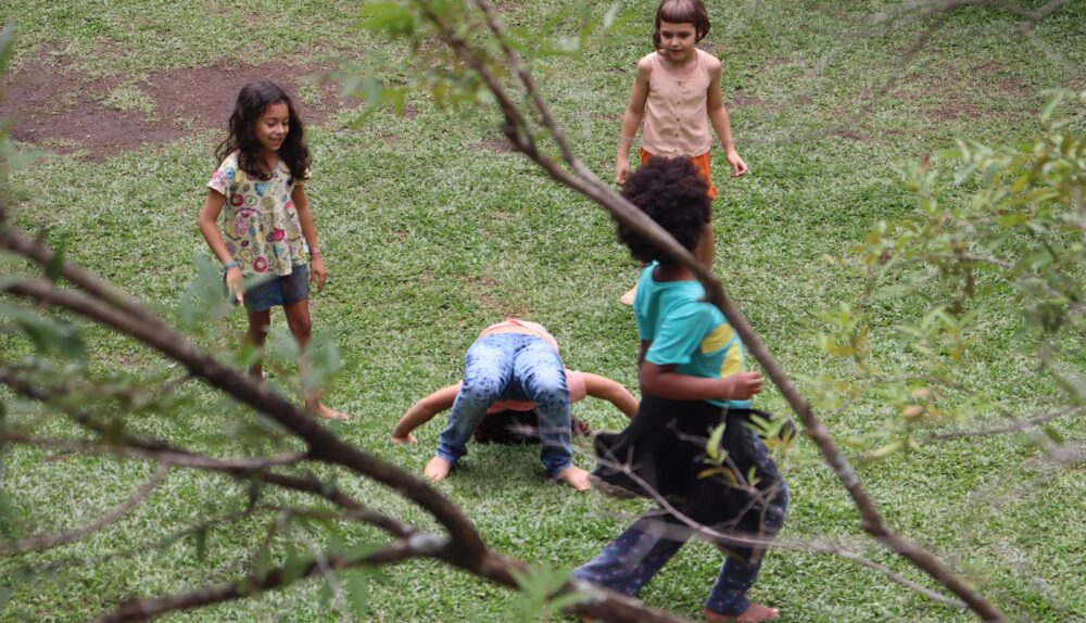 Ócio nas férias favorece a criatividade e a autonomia infantil