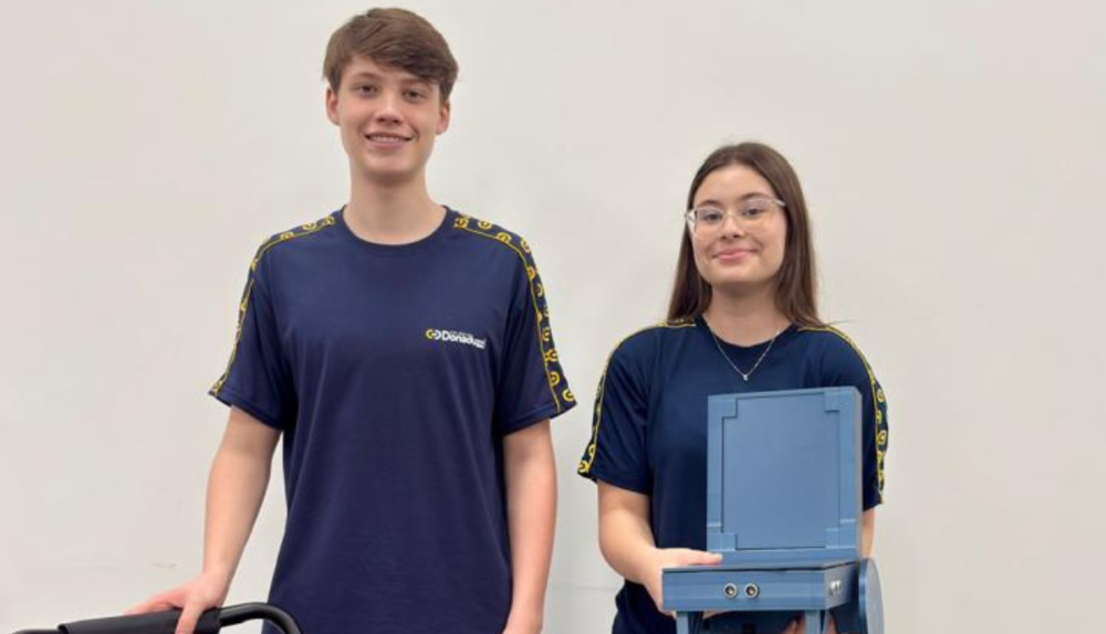 Estudantes desenvolvem cadeira de rodas controlada por expressões faciais