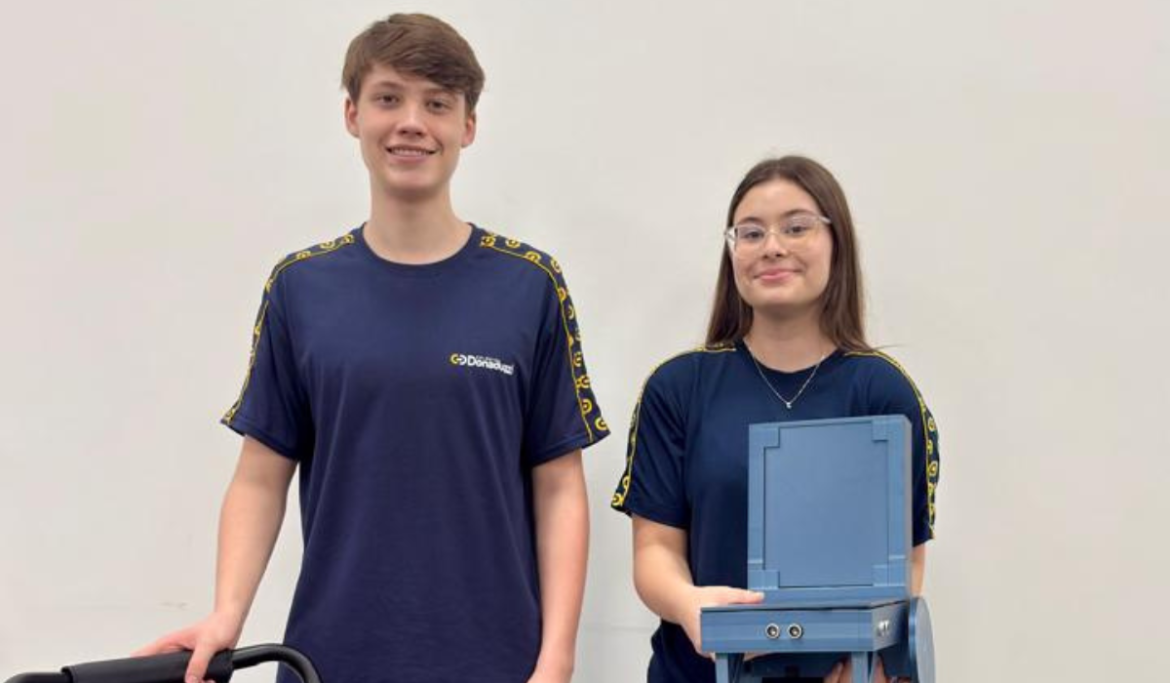 Estudantes desenvolvem cadeira de rodas controlada por expressões faciais