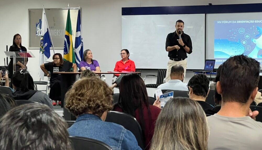 Foto Jaqueline Oliver_Fórum em Macaé debate como usar a inteligência artificial na escola sem perder a dimensão humana da educação