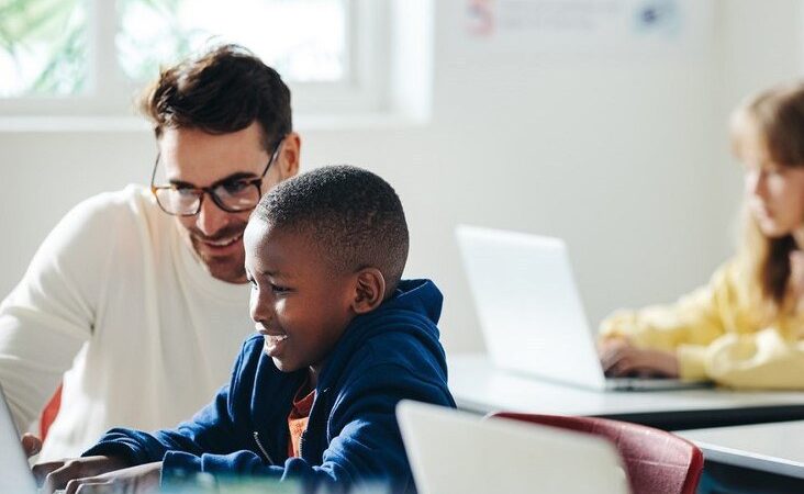 Semana Brasileira de Educação Midiática chega à 4ª edição com foco na integridade da informação e na proteção de crianças e adolescentes